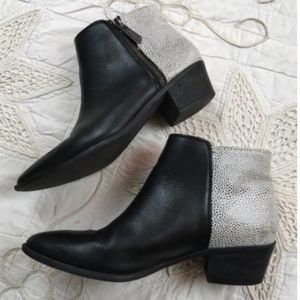 CIRCUS BY SAM EDELMAN SPIKE LEATHER BOOTIES 6